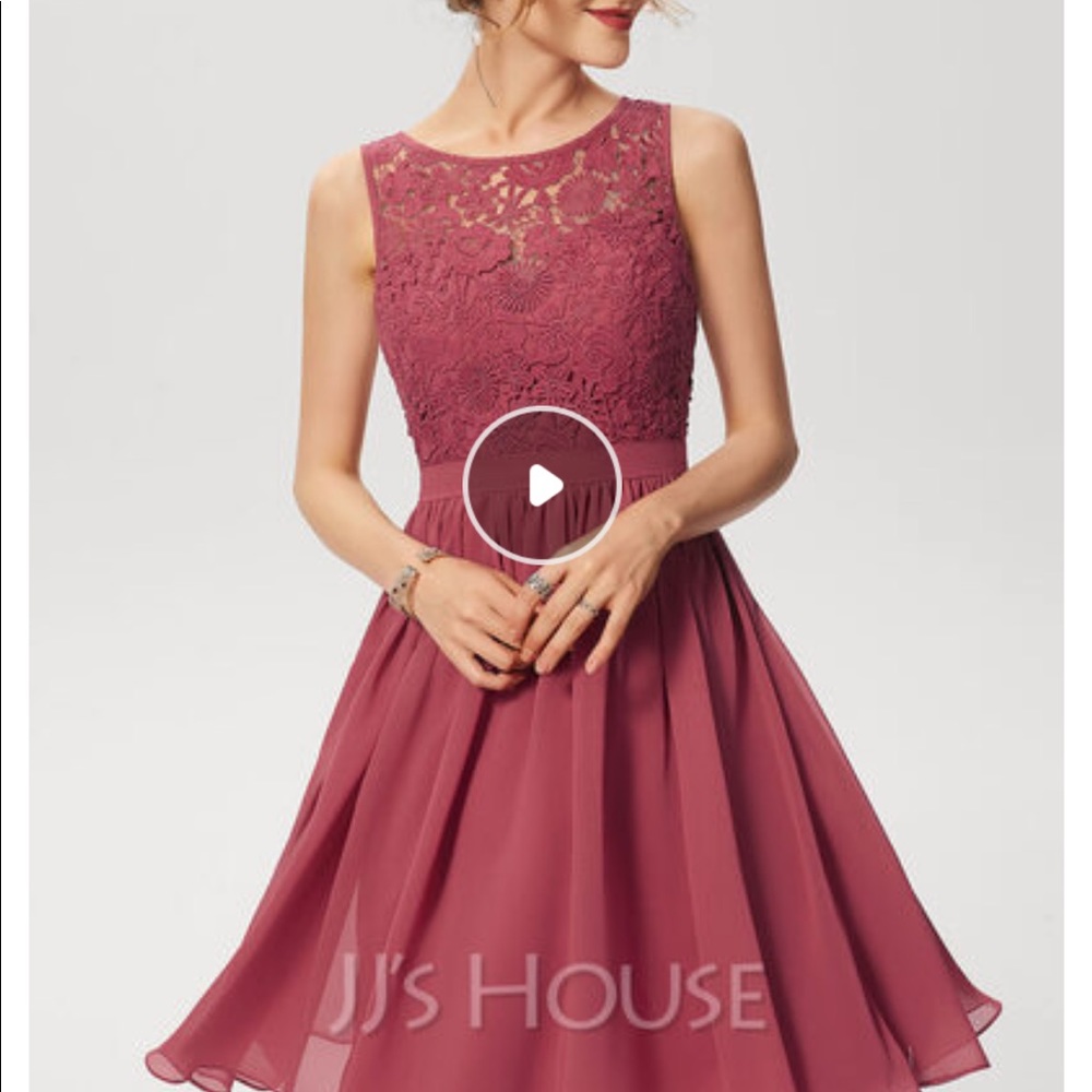 A line scoop neck chiffon dress